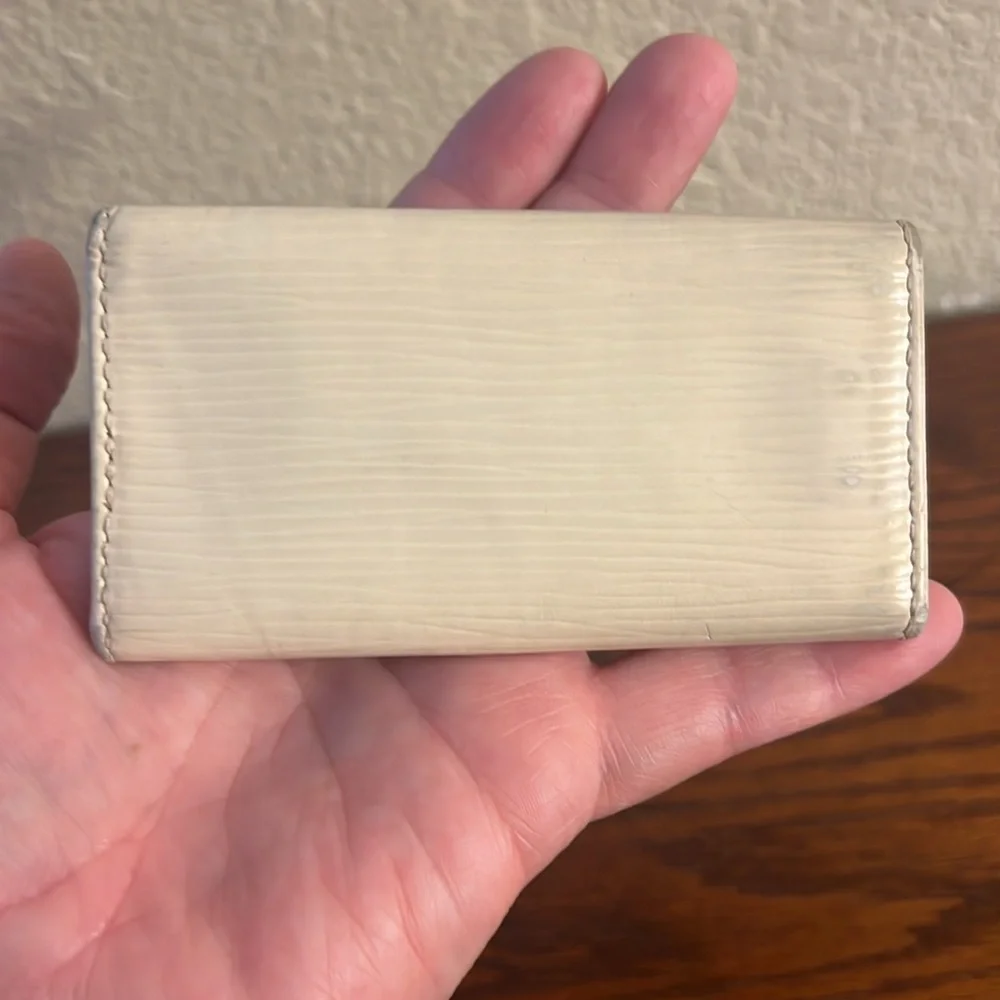 Authentic Louis Vuitton Epi 4 key holder creme CA1097 - Picture 3 of 13